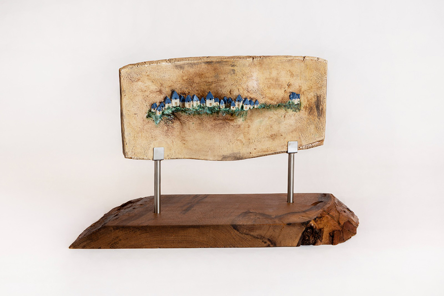 Alejandro Elia_ Ciudad I, de la serie “Nuevas ciudades”, Acero, madera y cerámica esmaltada, 38 x 26 x 35 cm