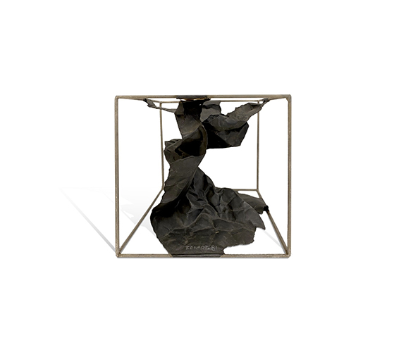 Renart. Sin título, Año 1981, Escultura en papel metal, 15 x 15 x 15 cm.