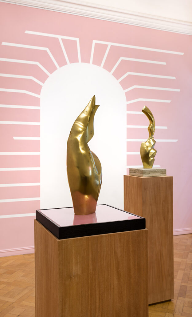 Verónica Romano, Cisne twist (2024), escultura de bronce - Tramo Galería