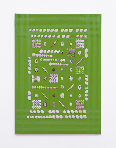 Composición nº5, caracoles sobre papel serigrafiado montado en lienzo, 70 x 50 cm , 2026.