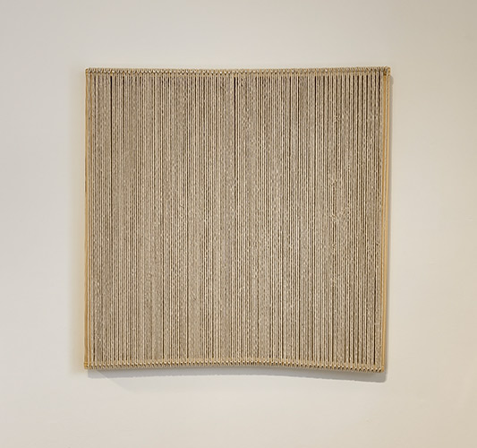 2.-Bustamante-478.-Telar-con-hilo-de-algodón-sobre-bastidor-de-pino-y-clavos.-75-x-75-x-7-cm