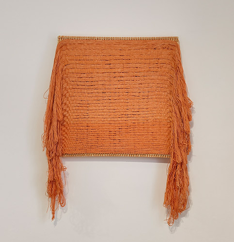 4.-Bustamante-490.-Telar-con-hilo-de-algodón-sobre-bastidor-de-pino-y-clavos.-80-x-50-x-7-cm