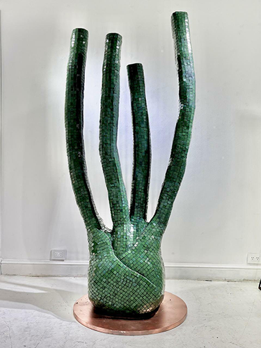 Hinojo Verde - Mosaico Veneciano sobre hierro y telgopor - 205 cm x 90 cm x 45 cm - 2025 - The White Lodge