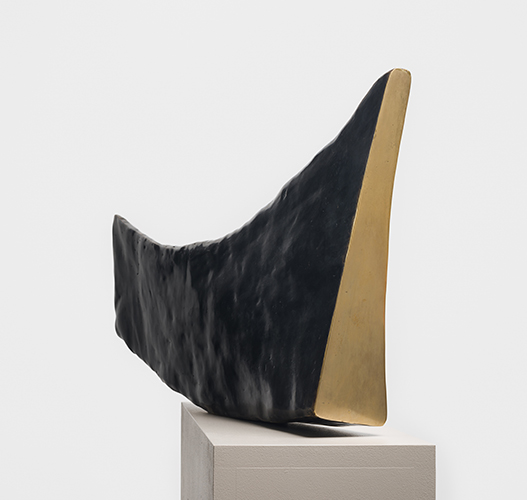 Sin título - 2023 - Bronce pulido y patinado - 30.5 x 63 x 8 cm - OTTO Galería