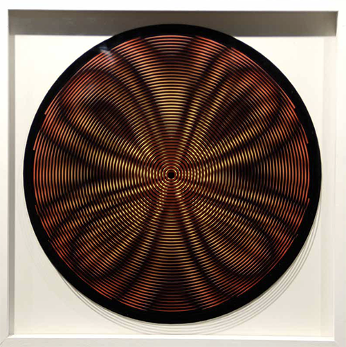 Roger Mac Entyre. MAGNETICO 1, 2025 Tinta sobre acrílico y madera 50 × 50 cm.